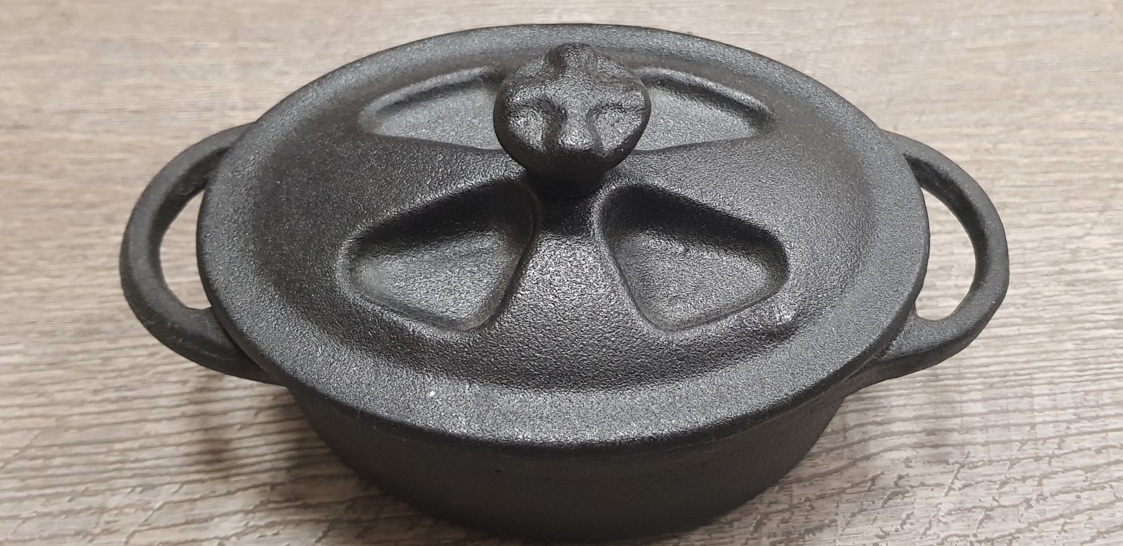 Oval mini COCOTTE black 12x8 enam cast ILSA