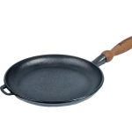 CAST IRON PAN INDUCTION FOR PANCAKE WITH WOODEN HANDLE 24X2.5 CM.