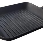 CAST IRON PAN SQUARE GRILL WITH METAL HANDLE INDUCTION 28X28X4CM.